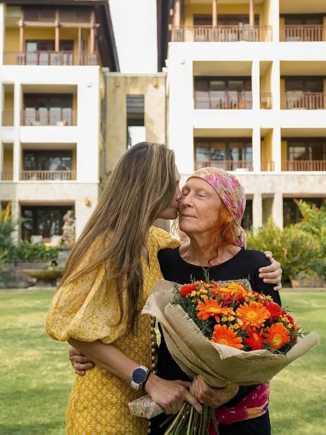 6 Potret Luna Maya Rayakan Ulang Tahun ke-39 di Bali, Stunning Berbalut Dress Kuning