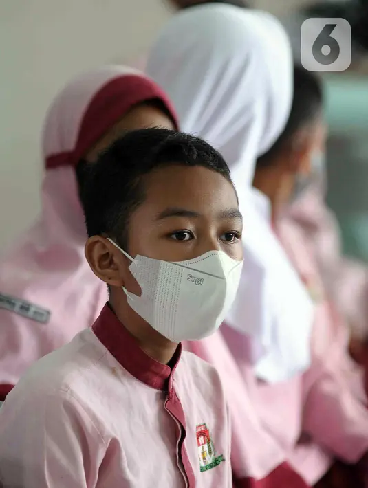 Bila dibandingkan dengan data periode Maret-Juli 2022, tercatat adanya peningkatan jumlah kunjungan pasien ISPA dan pneumonia sebesar 20-30 persen pada tahun ini untuk periode yang sama. (merdeka.com/Imam Buhori)