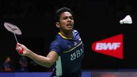 Chico Aura Dwi Wardoyo gagal melaju ke babak 16 besar Indonesia Open 2023. Tunggal putra Merah Putih takluk dari jagoan Singapura Loh Kean Yew lewat dua game langsung 15-21 dan 21-23. (Bola.com/Bagaskara Lazuardi)