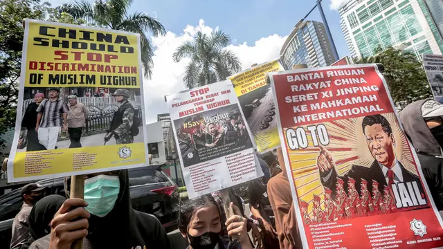 Aksi Dukungan Muslim Uighur di Depan Kedubes China