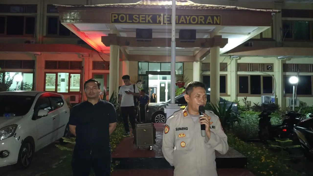 Polsek Kemayoran mengamankan 49 muda mudi yang diduga hendak tawuran. Mereka terjaring saat konvoi di Jalan Dakota Raya Kemayoran, Jakarta Pusat pada Sabtu malam 30 Maret 2024.
