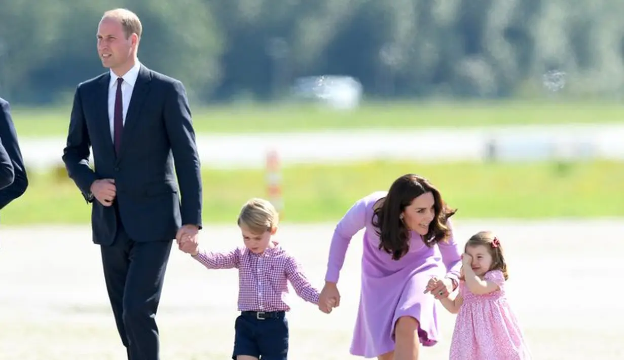 Saat banyak orang menginginkan hidup seperti keluarga kerajaan, Pangeran William dan Kate Middleton malah melakukan hal sebaliknya. (GETTY IMAGESKARWAI TANG/Cosmopolitan)