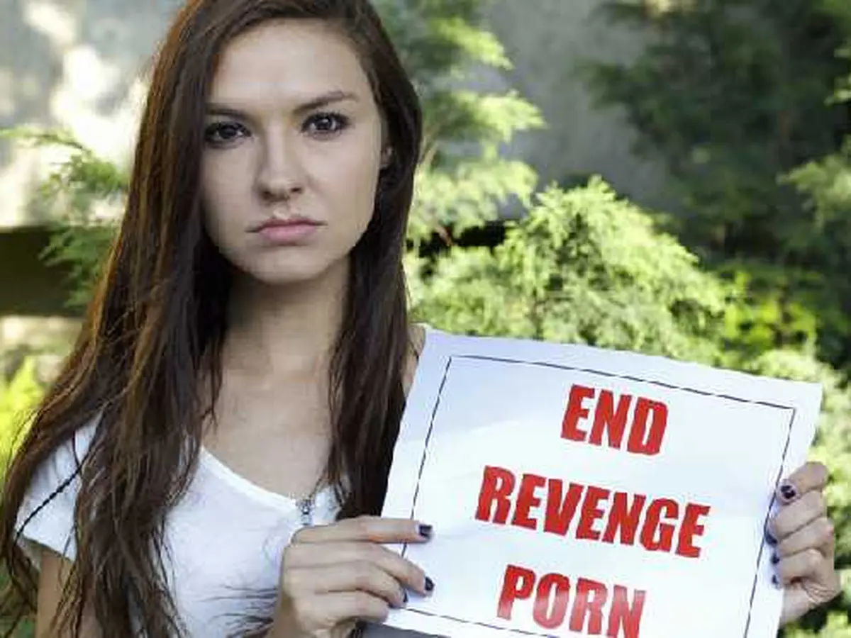 Pelaku Balas Dendam Porno Terancam 1 Tahun Penjara dan Denda Rp 13 Juta -  Tekno Liputan6.com