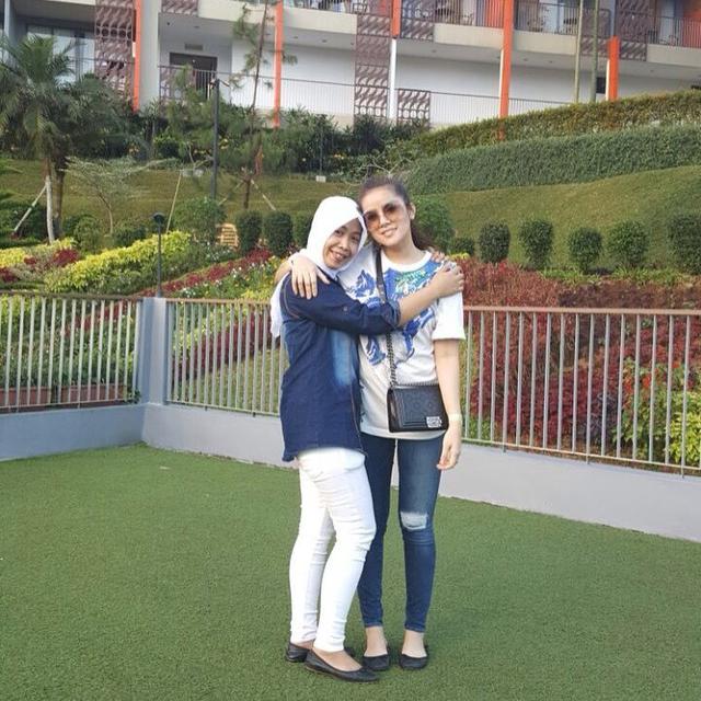 Olla Ramlan dan Mini Saputri