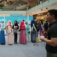 Para peserta audisi Puteri Musilmah Indonesia 2017 antusias mengikuti proses audisi di Surabaya. (Dokumentasi Indosiar)