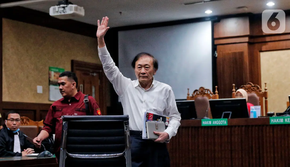 Terdakwa kasus dugaan tindak pidana korupsi PT Duta Palma, Surya Darmadi mengikuti sidang pembacaan putusan di Pengadilan Tipikor Jakarta, Kamis (23/2/2023). Surya Darmadi dijatuhi vonis 15 tahun penjara dan denda Rp1 miliar subsider enam bulan kurungan terkait tindak pidana korupsi usaha perkebunan kelapa sawit tanpa izin di Provinsi Riau periode 2004-2022. (Liputan6.com/Angga Yuniar)