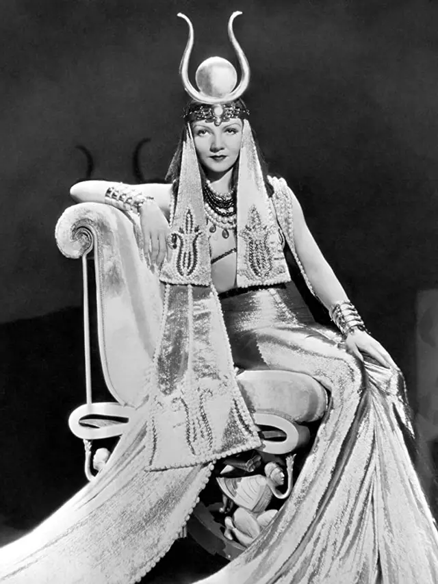 Claudette Colbert sebagai Cleopatra. (Foto: Dok. Paramount Pictures/ IMDb)