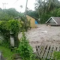 Banjir Bima yang membuat ribuan rumah terendam membuat banyak warga harus dievakuasi. (dok. BNPB)