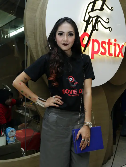 Pengalaman hidup Sam Brodie yang berliku-liku membuat artis yang mengawali karier sebagai Gadis Sampul ini banyak belajar. (Wimbarsana/Bintang.com)