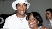 Suporter Doakan Sang Ibu, Ronaldinho Batal Pensiun