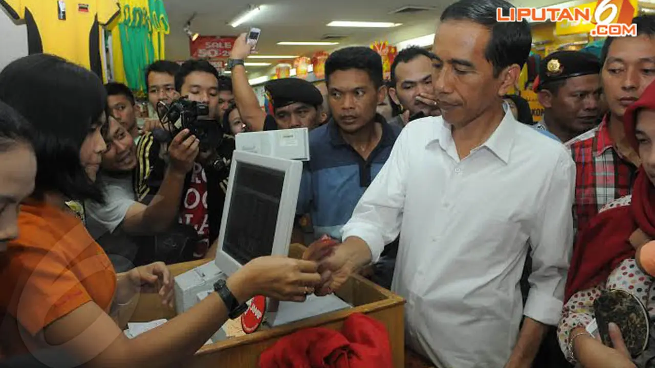 [FOTO] Selesai Kampanye, Jokowi `Nge-Mall`