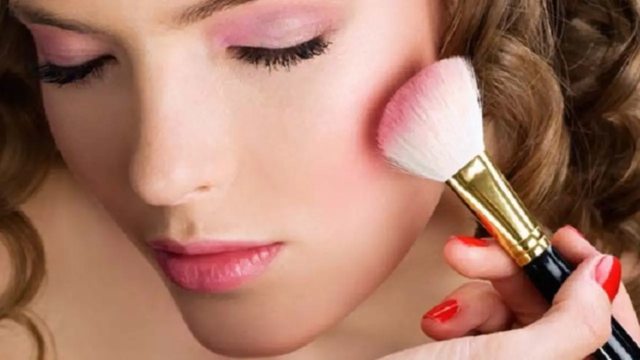 5 Trik Makeup Sempurna untuk ke Kantor, Cewek Kantoran Wajib Coba