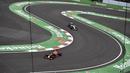 Salah satu tikungan menantang saat latihan bebas F1 GP Meksiko di Sirkuit Autodromo Hermanos Rodriguez, Jumat (28/10/2016). (AFP/Yuri Cortez)