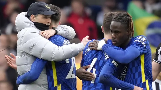 Foto: The Roman Empire, Sentuhan Kapten, dan Pelukkan Hangat Chelsea untuk Kai Havertz