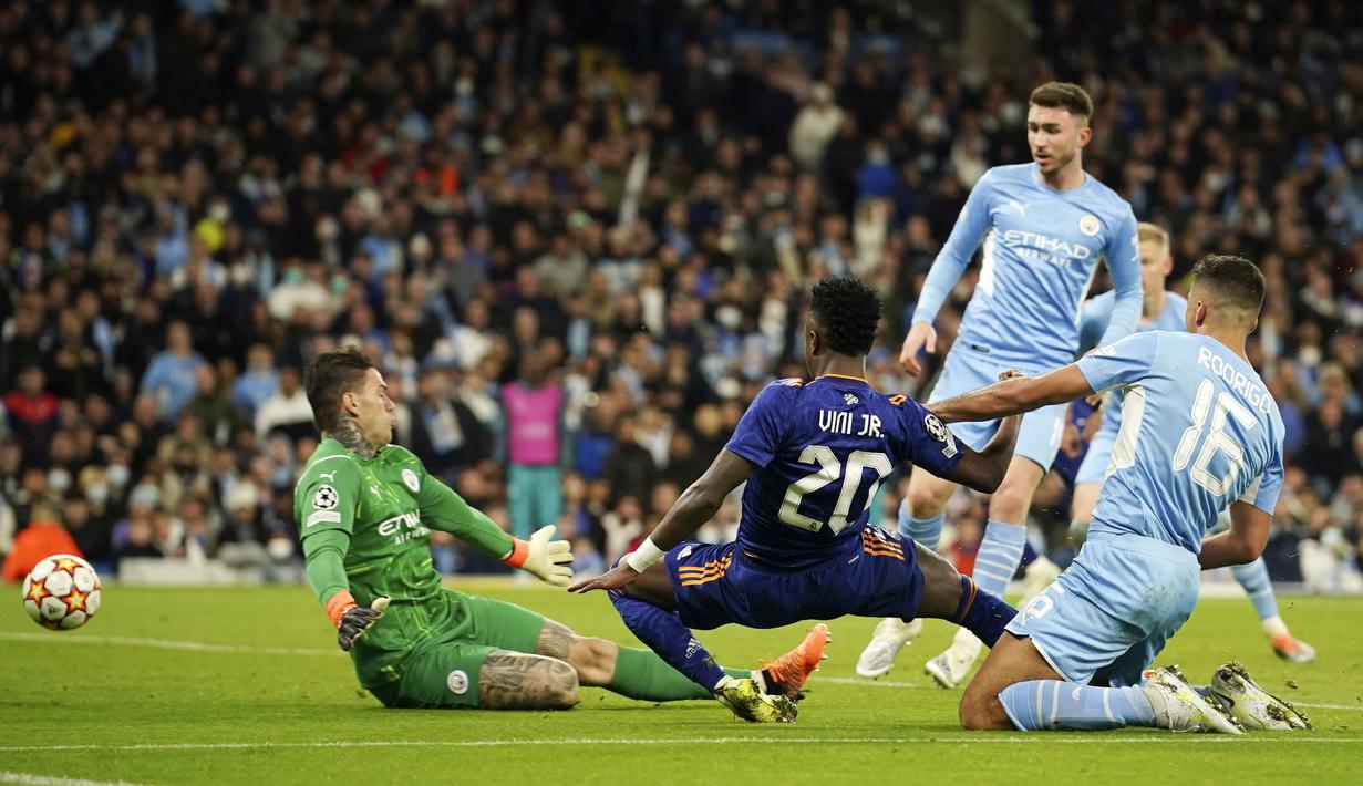 <p>Dalam laga ini, City lebih unggul dalam penguasaan bola hingga 58 persen. Namun dalam urusan peluang, kedua tim memiliki tembakan terarah ke gawang lawan relatif imbang yakni sama-sama mencatatkan lima kesempatan. (AP/Dave Thompson)</p>