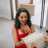 6 Zodiak yang Paling Bahagia Saat Memberi Hadiah, Apakah Kamu Salah Satunya? | copyright pexels.com/Helena Lopes