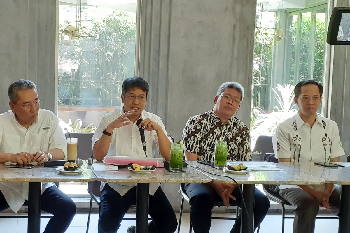 Deputi Bidang Pemberdayaan Masyarakat, Desa, dan Kawasan (Deputi VII) Kemenko PMK Sonny Harry B Harmadi (tengah).