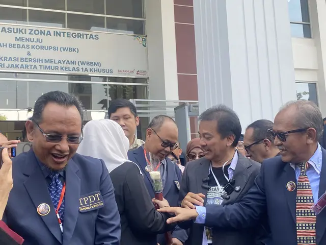 Roy Suryo Menghadiri Sidang Eksepsi Dokter Tifa di Pengadilan Negeri Jakarta Timur, Kamis (23/7/2026). (Liputan6.com/Devira Prastiwi).