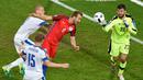 Inggris ditahan imbang 0-0 Slovakia pada laga terakhir Grup B Piala Eropa 2016 di Stade Geoffroy-Guichard, Saint-Etienne, Selasa (21/6/2016) dini hari WIB. (AFP/Jean-Philippe Ksiazek)