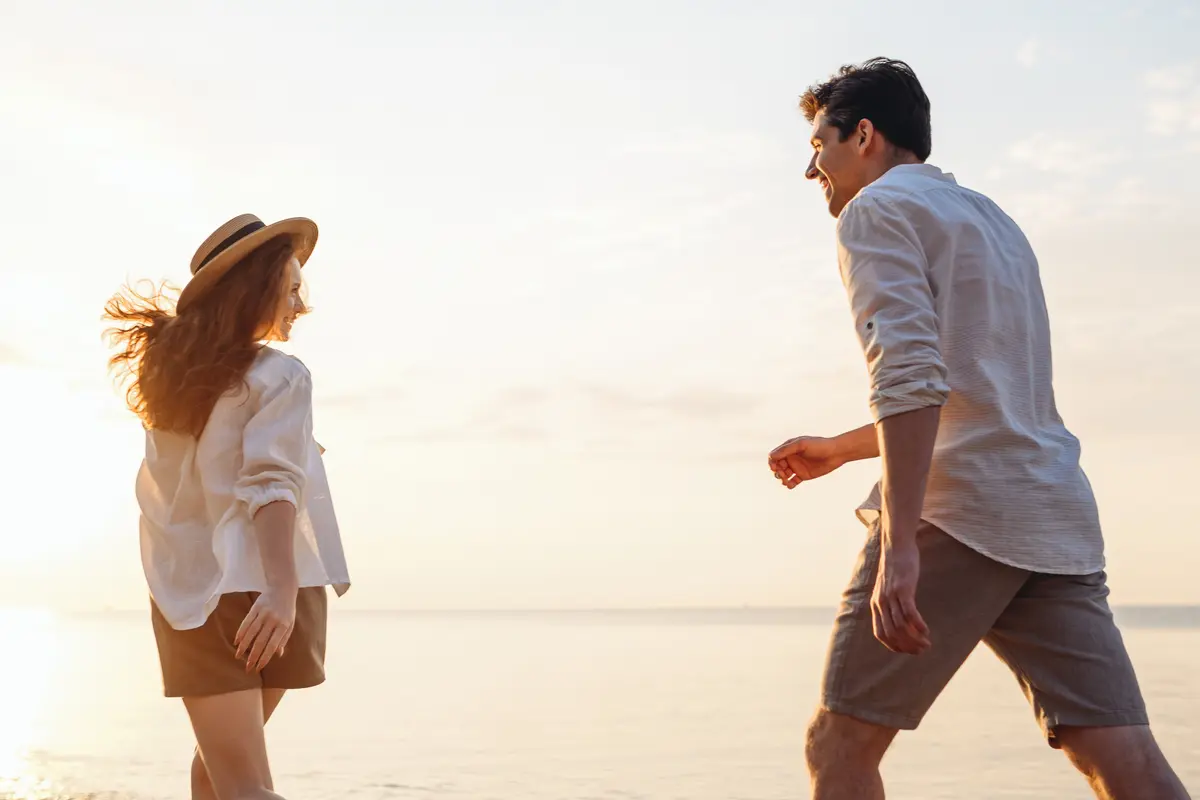 couple februari di pantai