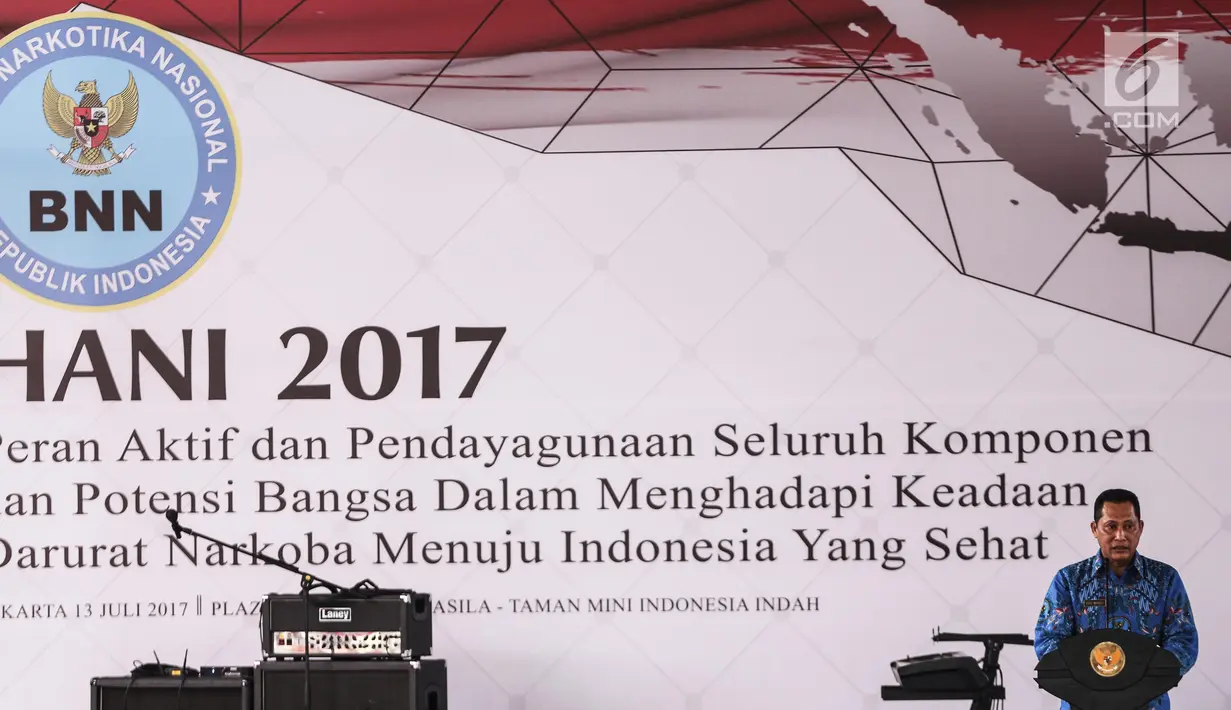 Kepala Badan Narkotika Nasional (BNN), Komjen Pol Budi Waseso memberikan sambutan dalam puncak peringatan Hari Anti-Narkoba Internasional (HANI) di Plaza Tugu Api Pancasila, Taman Mini Indonesia Indah, Jakarta, Kamis (13/7). (Liputan6.com/Faizal Fanani)