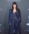 Dakota Johnson terlihat mengenakan busana rancangan Magda Butrym. Ia tampil di red carpet Sundance Film Festival 2023 di Utah. Foto: Vogue.
