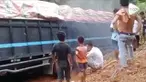 Saat berusaha melewati jalan yang cukup sempit, sebuah truk terjatuh ke sungai di Mandailing Natal, Sumatera Utara.