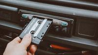 Ilustrasi kaset, mendengarkan lagu, musik. (Photo by Tobias Tullius on Unsplash)