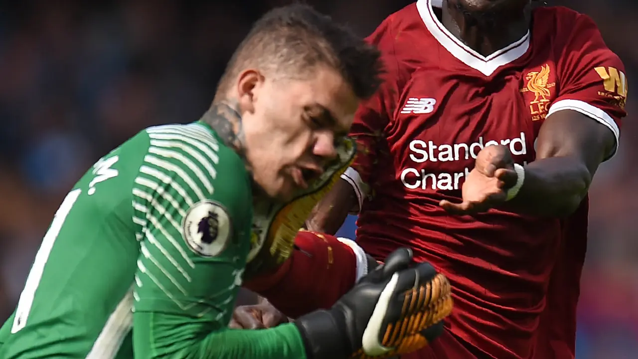 FOTO: Insiden Mengerikan Sadio Mane dengan Ederson Moraes