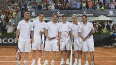 Daniele De Rossi, Leandro Paredes, Francesco Totti, Juan Manuel Iturbe, Radja Nainggolan, dan Alessandro Florenzi bermain tenis dalam acara amal "Tennis With Stars". (www.asroma.it) 
