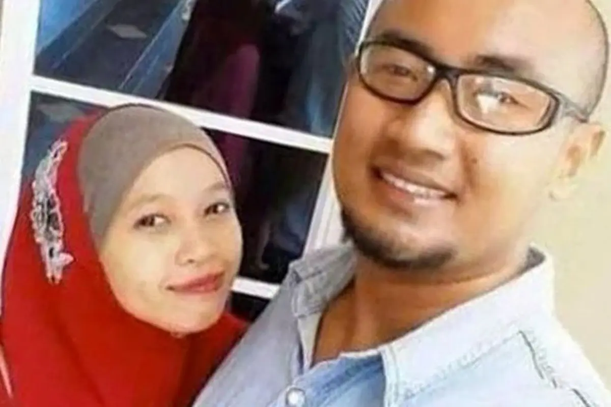 Temukan Sesuatu yang Aneh Pada Selfie Berikut Ini