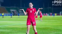 Pemain Timnas Indonesia Putri, Sydney Hopper melakukan selebrasi setelah mencetak gol ke gawang Kamboja pada laga final Piala AFF Wanita 2024 di New Laos National Stadium, Vientiane, Kamis (05/12/2024) malam WIB. (Dok. PSSI)