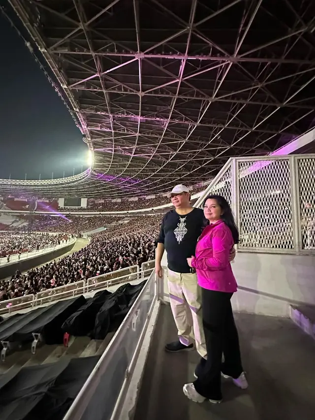 6 Potret Keluarga Airlangga Hartarto Nonton BLACKPINK, Foto Bareng Disorot Netizen