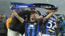 Kemenangan ini membuat Inter Milan memenangkan gelar Scudetto ke-20 mereka. (AP Photo/Luca Bruno)