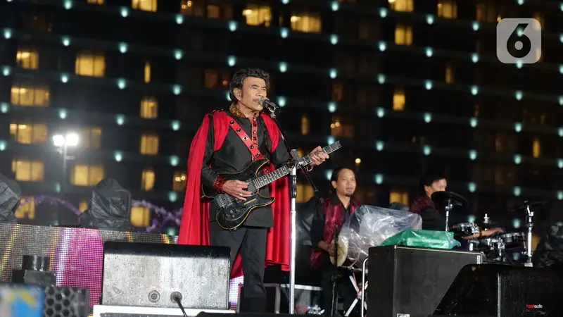 Rhoma Irama Hibur Warga di Konser Happy New Year Indonesia 2020