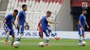 Pemain Persib Bandung saat menjalani sesi latihan di SUGBK, Jakarta, Selasa (9/7/2019). Persib siap memberi kejutan saat menghadapi Persija Jakarta pada pekan kedelapan Shopee Liga 1 2019. (Bola.com/Yoppy Renato Manalu)