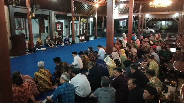 Gendu-gendu rasa dengan Bupati Husein, terkait PPDB zonasi di Banyumas, Rabu malam (26/6/2019). (Foto: Liputan6.com/Humas Pemkab Banyumas/Muhamad Ridlo)