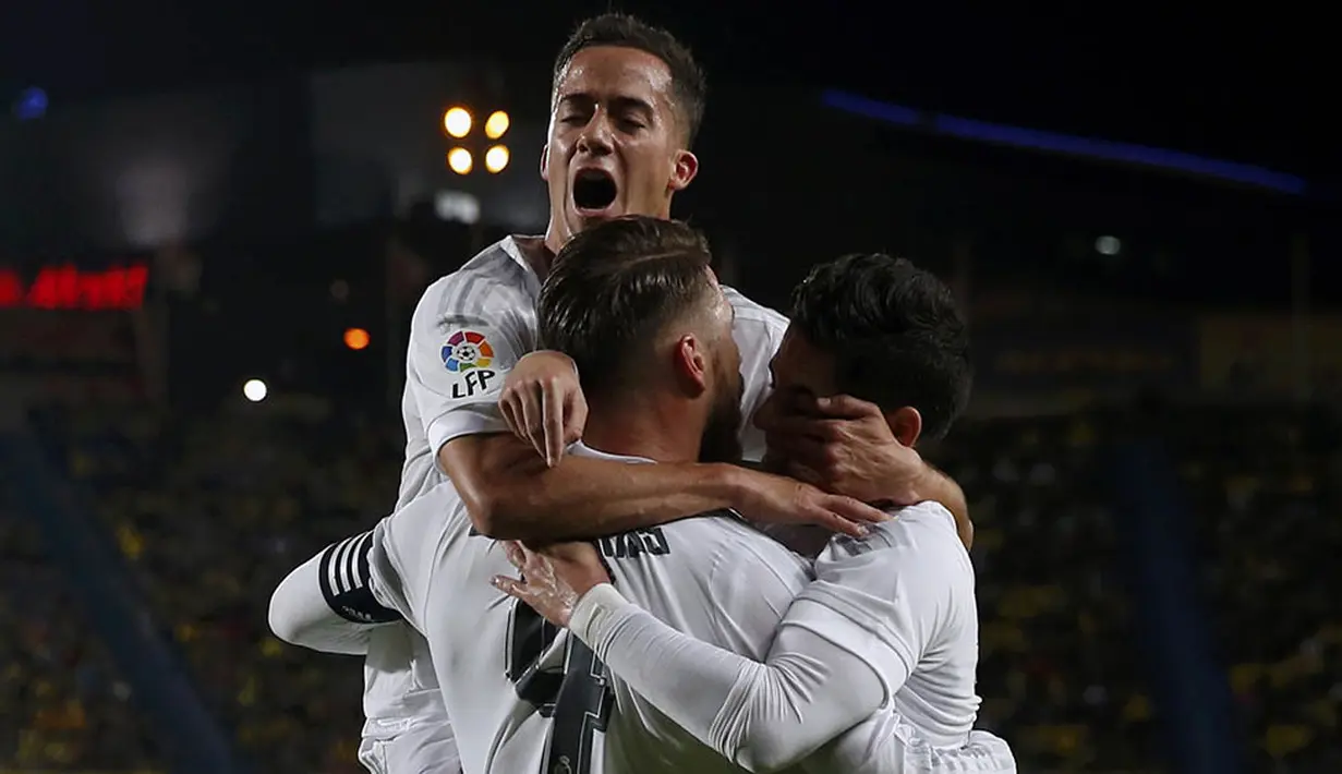 Para pemain Real Madrid merayakan gol yang dicetak Sergio Ramos ke gawang Las Palmas. Namun Las Palmas sempat menyamakan kedudukan pada menit ke-87 melalui gol dari Willian Jose. (Bola.com/Juan Medina)