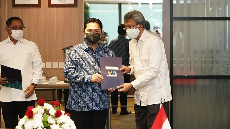 Menteri BUMN Erick Thohir resmi melantik 2 Pejabat Pimpinan Tinggi Madya (setingkat Eselon I) dan Pratama (setingkat Eselon II) sekaligus menyerahkan SK Staf Khusus I Menteri BUMN, Rabu (26/1/2021).