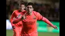 Penyerang Barcelona, Luis Suarez merayakan selebrasi usai mencetak gol ke gawang Villarreal pada leg kedua semifinal Copa del Rey di stadion Madrigal Villarreal , Spanyol, Rabu (4/3/2015). Barcelona Menang 3-1 atas Villarreal. (Reuters/Heino Kalis)