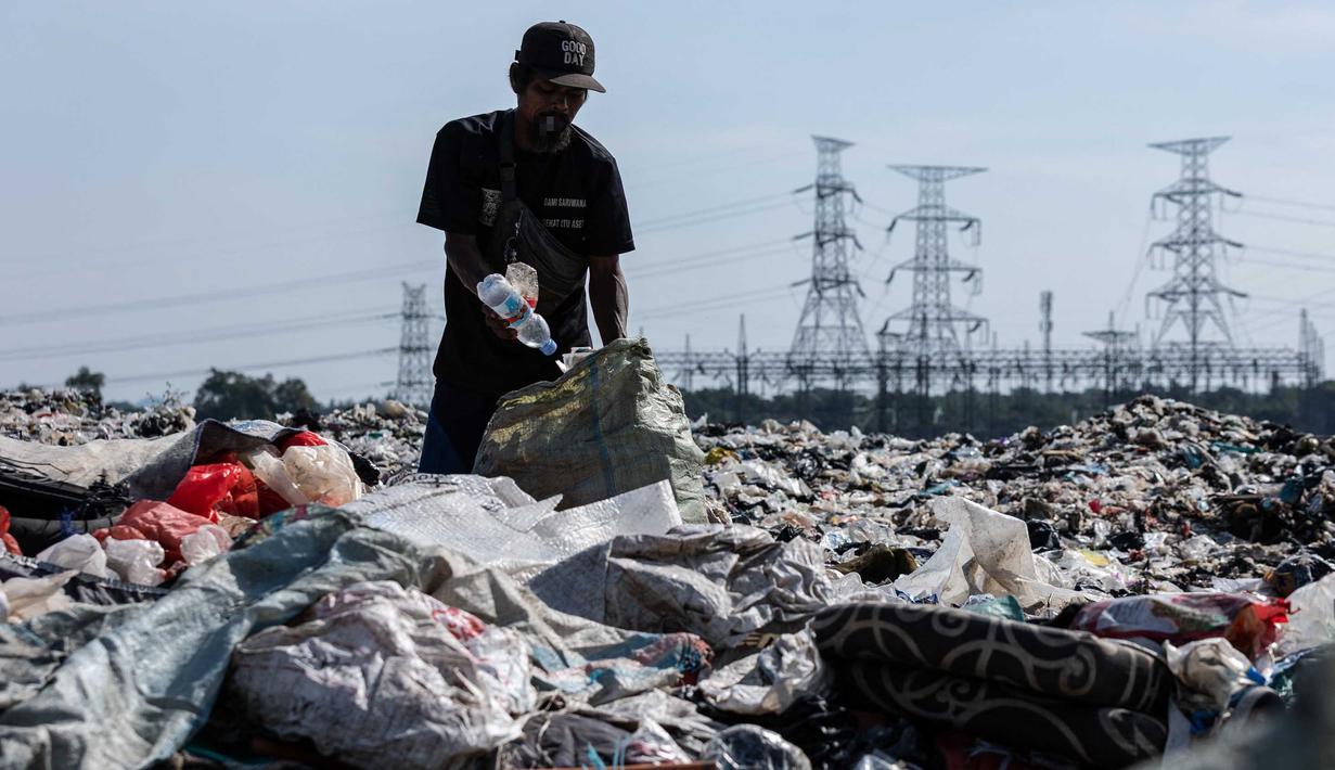 Ditargetkan pembangunan fisik PSEL di TPA Cipeucang ini akan dimulai pada akhir 2025 setelah seluruh proses administrasi, termasuk penyusunan analisis mengenai dampak lingkungan (Amdal), dan pembebasan lahan, telah dinyatakan tuntas. (Kristianto Purnomo/AFP)