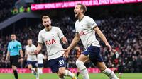 Pemain Tottenham Hotspur, Harry Kane melakukan selebrasi setelah mencetak gol pembuka timnya ke gawang Manchester City pada laga pekan ke-22 Liga Inggris 2022/2023 di Tottenham Hotspur Stadium, London, Minggu (05/02/2023) malam WIB. Gol tersebut berhasil menobatkan dirinya menjadi top skor sepanjang masa Tottenham dengan koleksi 267 gol. (AFP/Adrian Dennis)