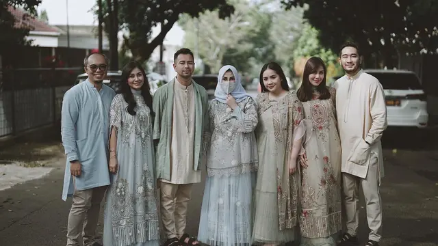 6 Potret Kebersamaan Raffi Ahmad dan Dua Adik Perempuannya, Kompak Sejak Kecil