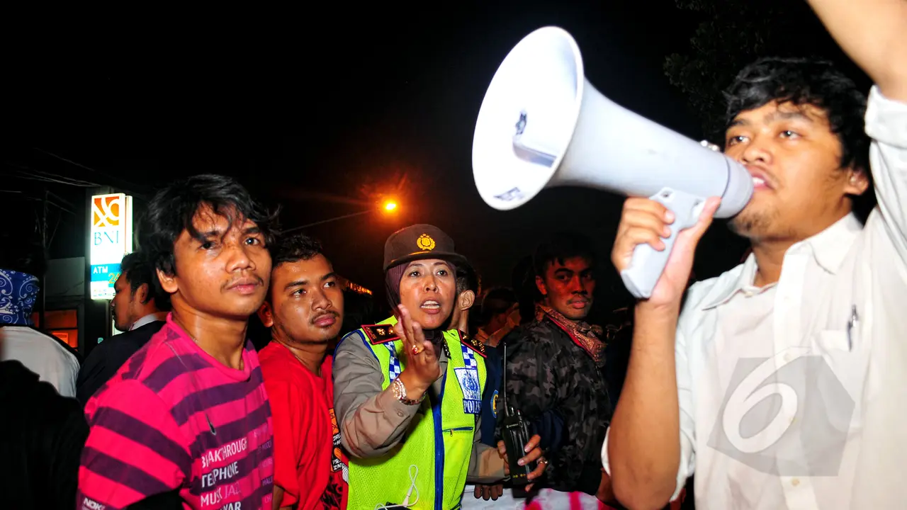 Peringati Harkitnas, Mahasiswa IISIP Demo Malam Hari