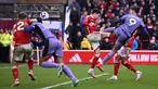 Pemain Liverpool, Darwin Nunez, mencetak gol ke gawang Nottingham Forest pada laga pekan ke-27 Premier League 2023/2024 di City Ground, Sabtu (2/3/2024). Liverpool menang dengan skor tipis 1-0. (AFP/Paul Ellis)