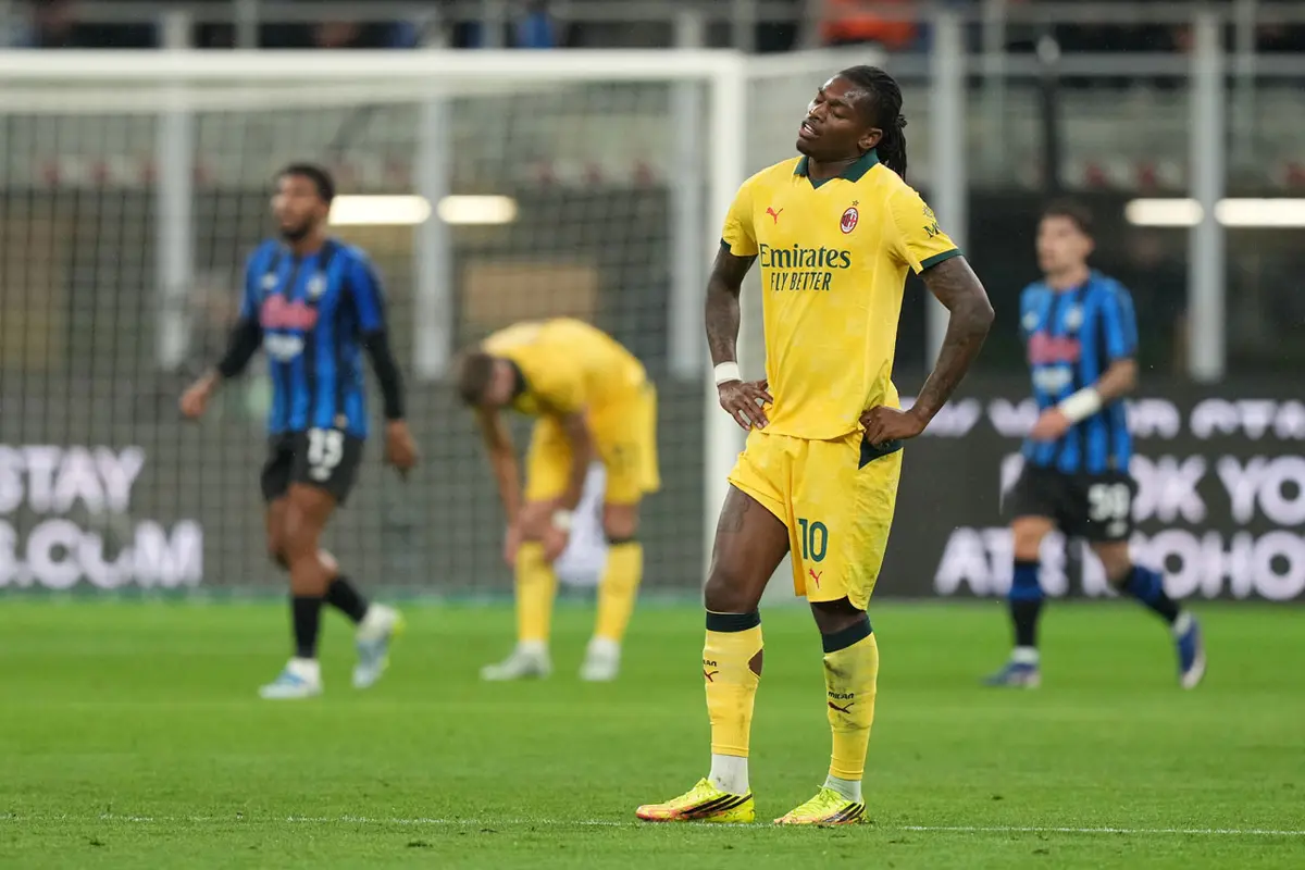 Ekspresi Rafael Leao saat gawang AC Milan dijebol Atalanta di laga pekan ke-36 Liga Italia 2025/2026 di San Siro, Senin (11/05/2026) dini hari WIB.