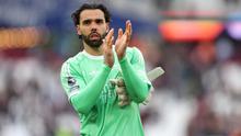 Kiper Arsenal, David Raya, bereaksi setelah pertandingan Liga Inggris antara West Ham dan Arsenal di London, Minggu, 10 Mei 2026. (Foto AP/Ian Walton)