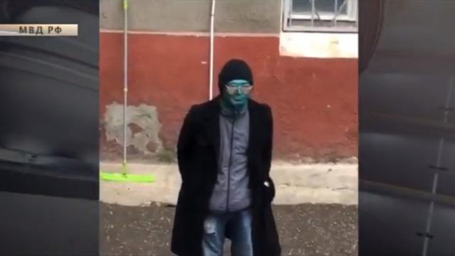 Takut Ketahuan, Pencuri di Rusia Cat Hijau Wajahnya