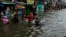 Kepala Pusat Data dan Informasi Kebencanaan (Kapusdatin) BPBD Jakarta, Mohamad Yohan dalam keterangannya, Senin (16/12/2024), mengatakan kenaikan permukaan laut dan perubahan iklim juga menjadi tantangan mengatasi banjir rob. (merdeka.com/Arie Basuki)