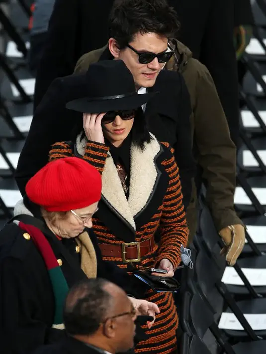 Putus dari John Mayer, Katy Perry menjalin hubungan dengan Orlando Bloom. Pada beberapa bulan lalu, secara tiba-tiba Katy dan Orlando putus setelah menghadiri sebuah acara bersama. (AFP/Bintang.com)
